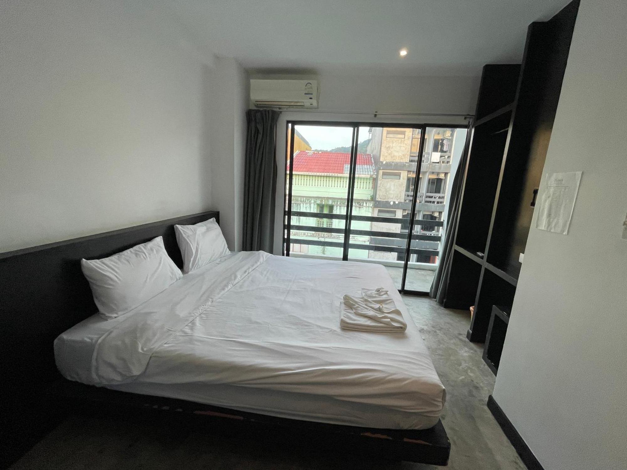 Islanda Hotel Patong Luaran gambar